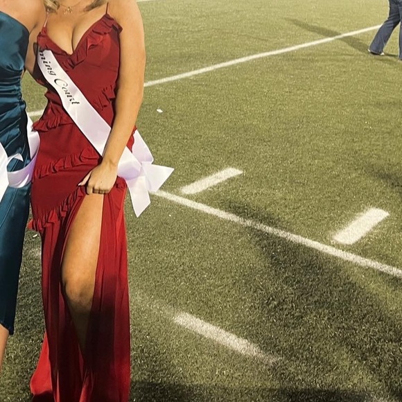 Wore only once with no alterations… Perfect for prom or formal wear!! ❤️ - Picture 3 of 3